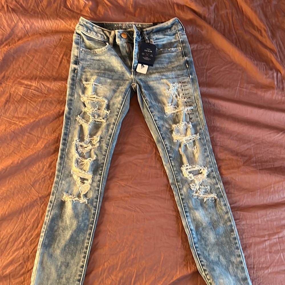 BRAND NEW American Eagle light blue destroyed denim ankle jegging